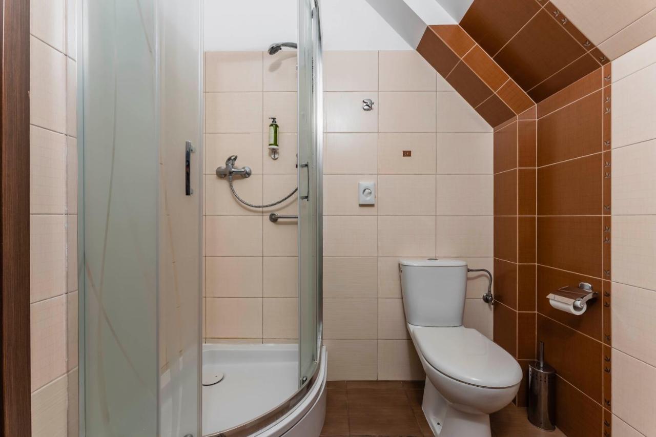 Hotel Pod Kasztanami Люблин Экстерьер фото